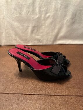 White House Black Market Black Patent Leather Peep Toe Bow Mule Heels Sz 7M